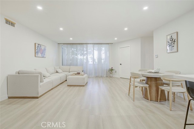 5411 Tyrone Ave 203 — photo