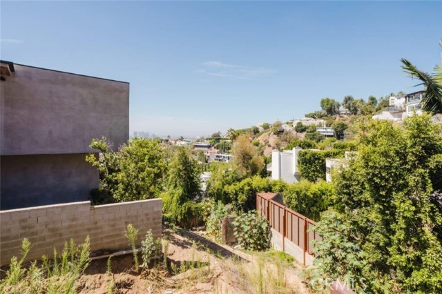 1688 Sunset Plaza Dr — photo