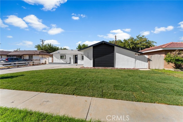 1735 W Jenner St — photo