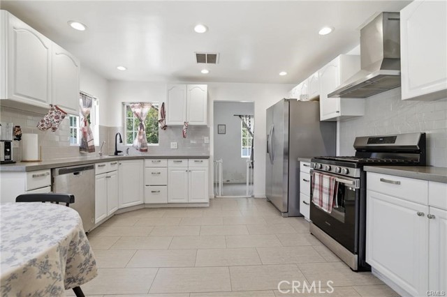 16775 Sierra Hwy — photo