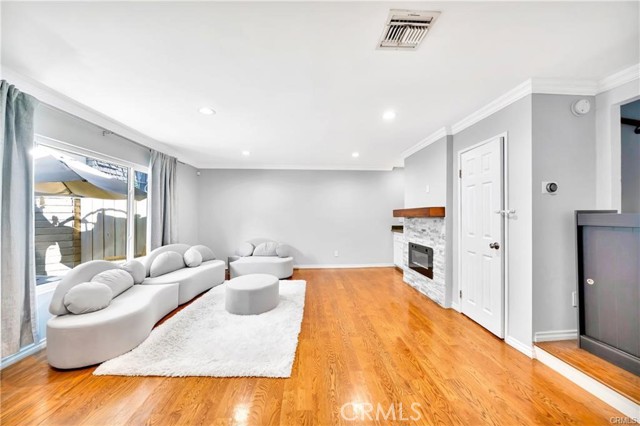 18631 Collins 10 — photo