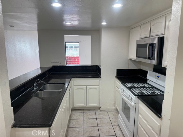 8847 Willis Ave 13 — photo