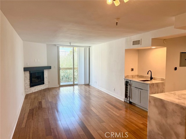 5143 Bakman Ave 319 — photo