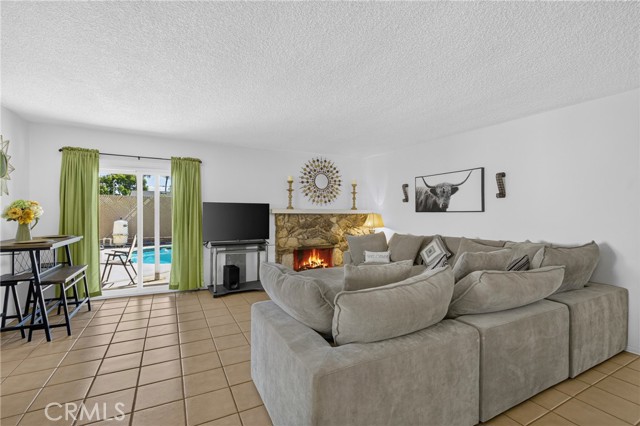 16634 Blackhawk — photo