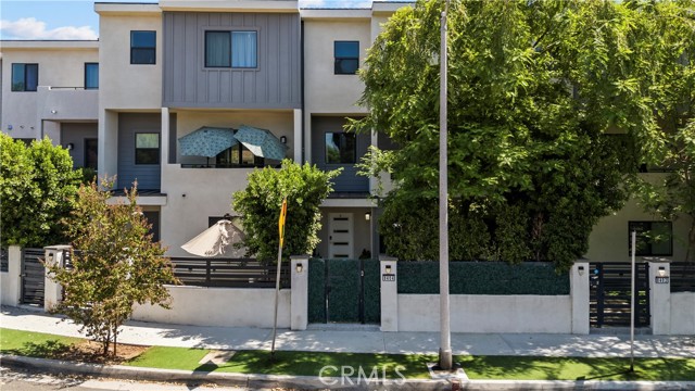 8404 Woodley Pl — photo