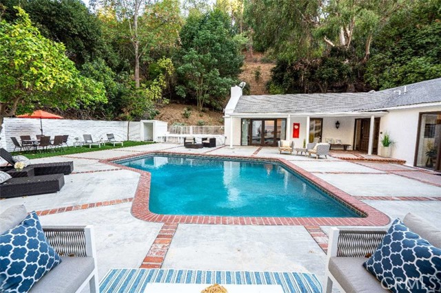 3183 N Laurel Canyon Blvd — photo