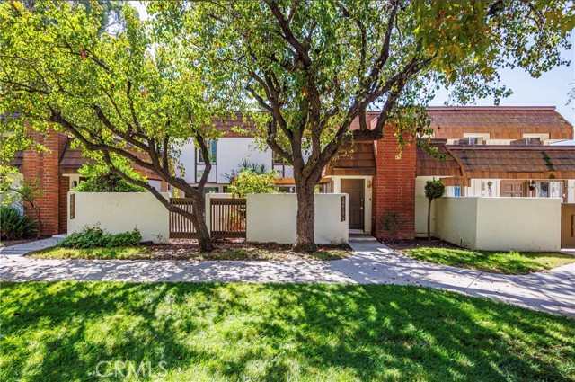 10415 Larwin — photo