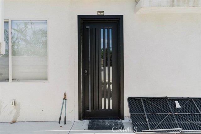 7347 1/2 Jamieson Ave — photo
