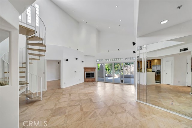 4477 Woodman Ave 305 — photo