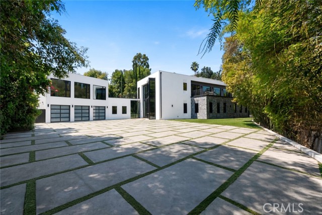 4653 Vanalden Ave — photo