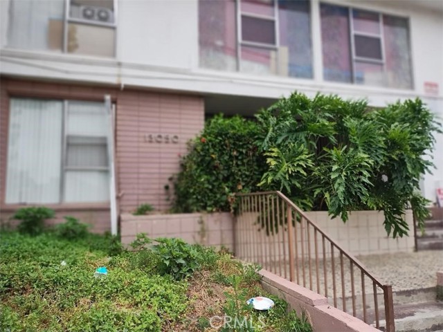 13050 Dronfield Ave 16 — photo