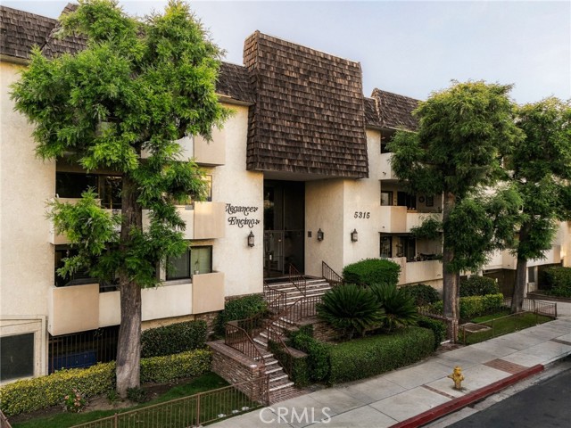 5315 Yarmouth Ave 104 — photo