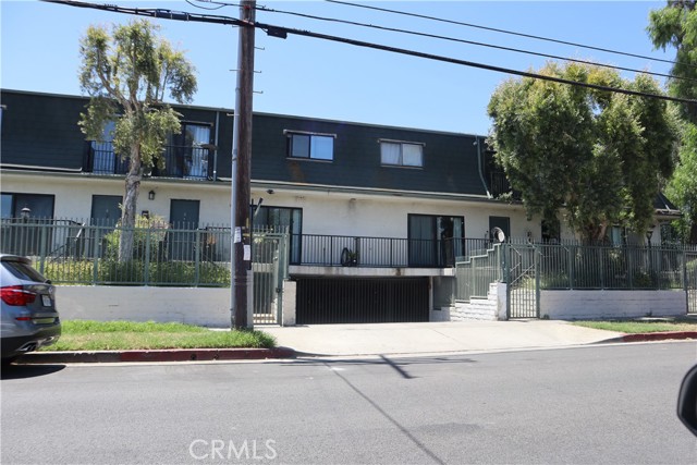 9047 Langdon 4 — photo
