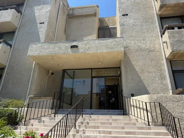 5237 Newcastle Ave 205 — photo
