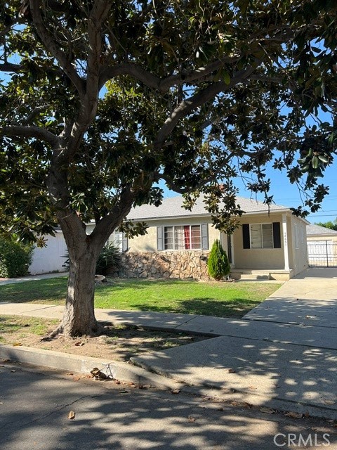 14601 Huston St — photo