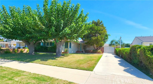 10132 Densmore Ave — photo