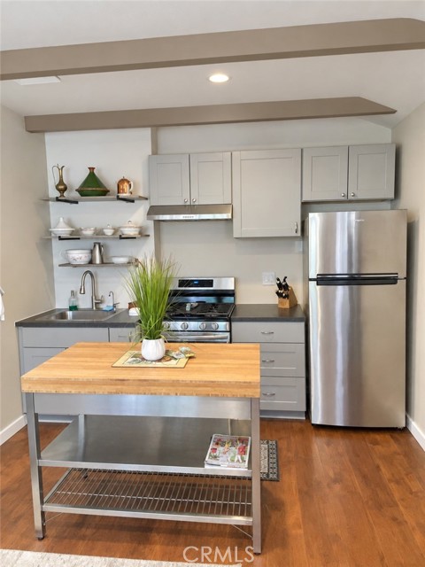 17212 Strathern — photo