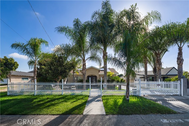 6238 Longridge Ave — photo
