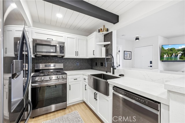 24413 Leonard Tree 203 — photo