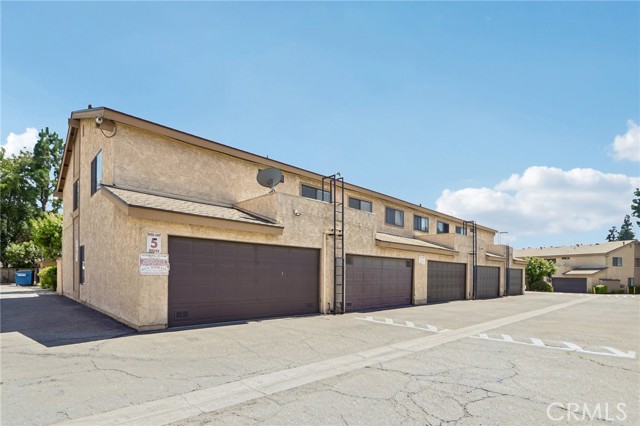 9600 Sylmar Ave Unit 19 — photo