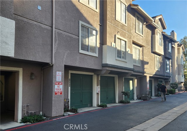 3402 Holly Grove — photo