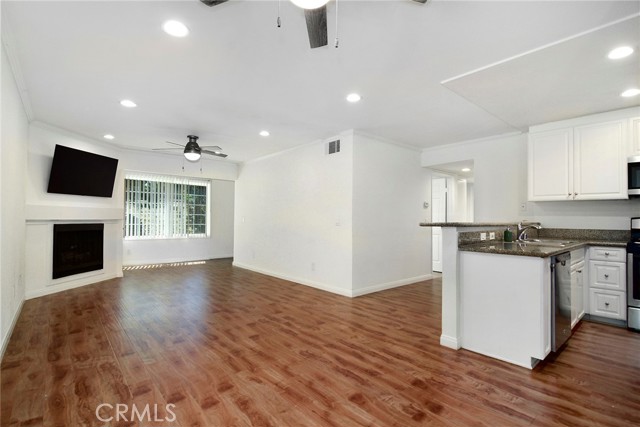 5525 Canoga Ave Unit 124 — photo