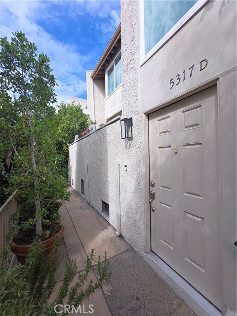 5317 Coldwater Canyon Ave Unit D — photo