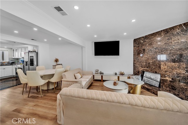 13412 Burbank — photo