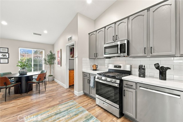 1005 Oshkosh Ct — photo