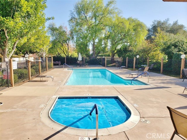 1718 Tecalote Dr 22 — photo