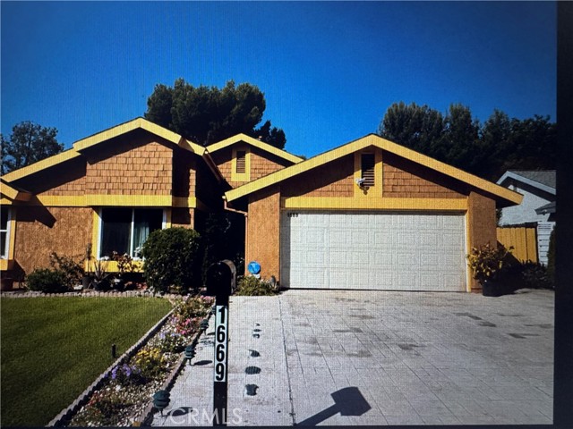 1669 W Phillips Dr — photo