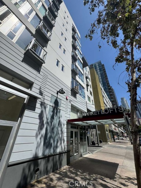 645 W 9th 425 — photo