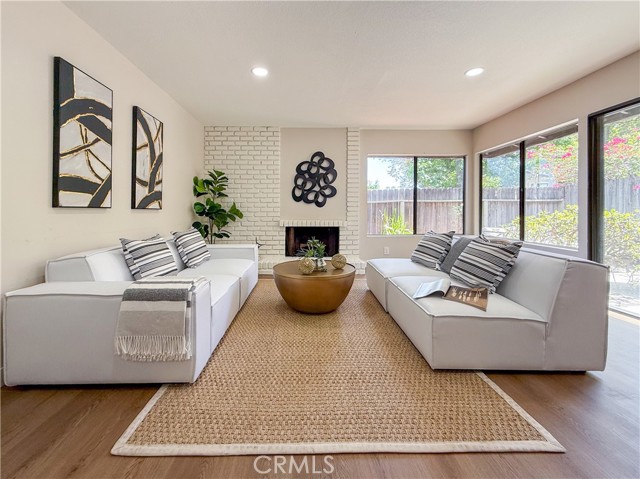 1034 E Romney Dr — photo