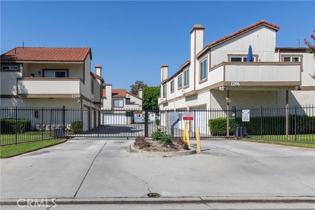 1228 S Cypress #E — photo