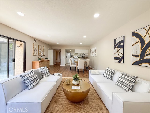 1034 E Romney Dr — photo