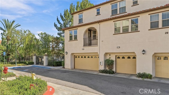 827 The Promenade Unit F — photo