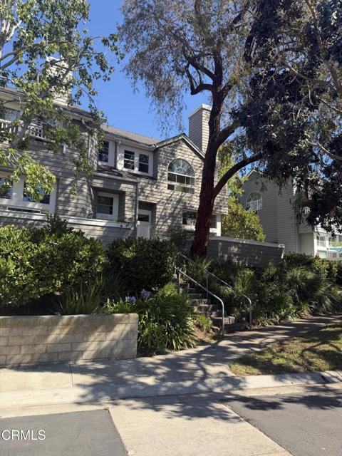1044 Gilbert Ln — photo