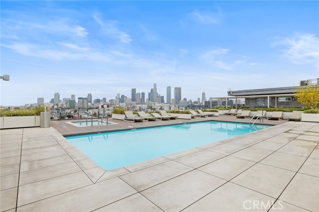 527 Molino St 213 — photo