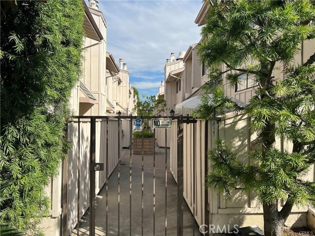 511 E Live Oak 17 — photo