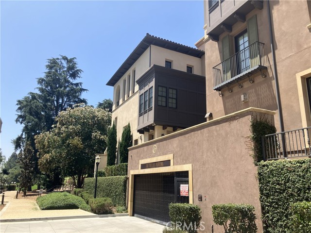 378 W Green Street 131 — photo