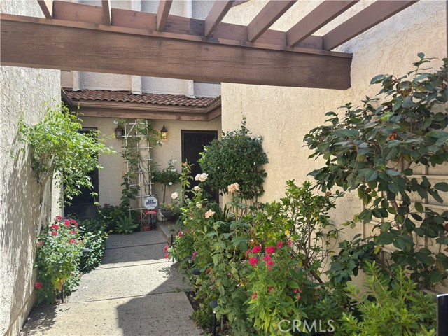 1138 Las Riendas Way — photo