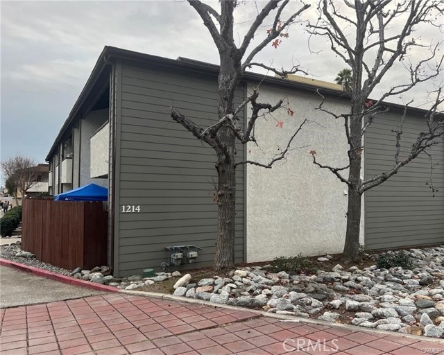 1214 Huntington Dr C — photo