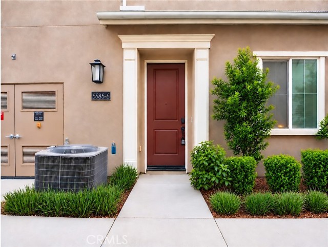 5585 Kate Way Unit 6 — photo