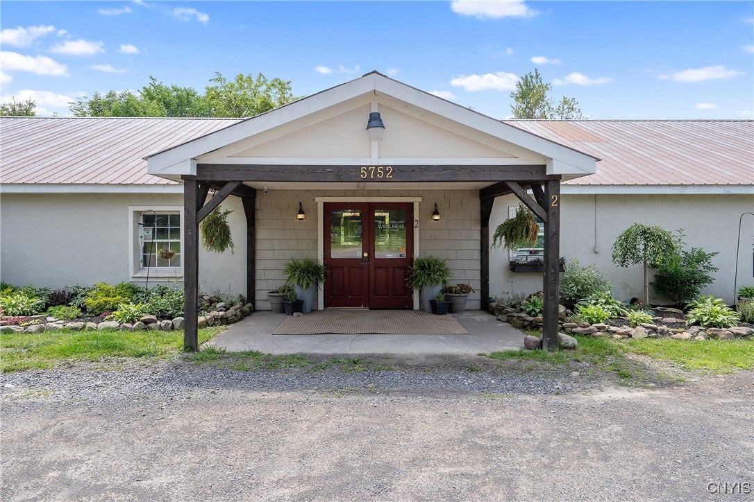 5752 US Route 11 — photo