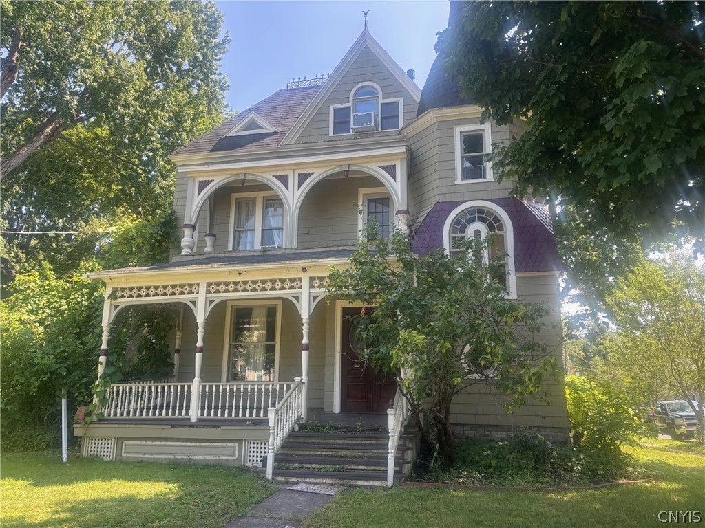 302 Keyes Avenue — photo