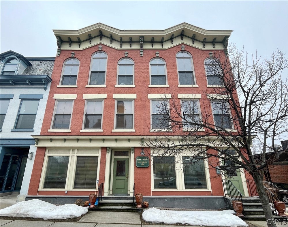 122 E Main Street — photo