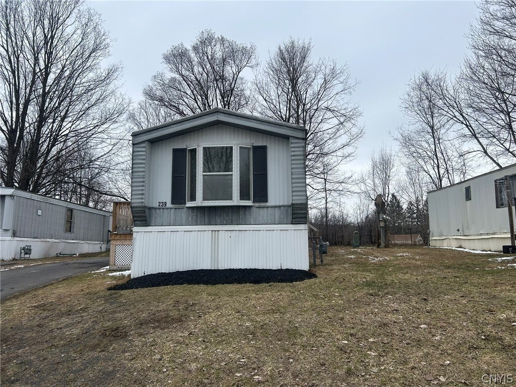 239 Colonial Circle — photo