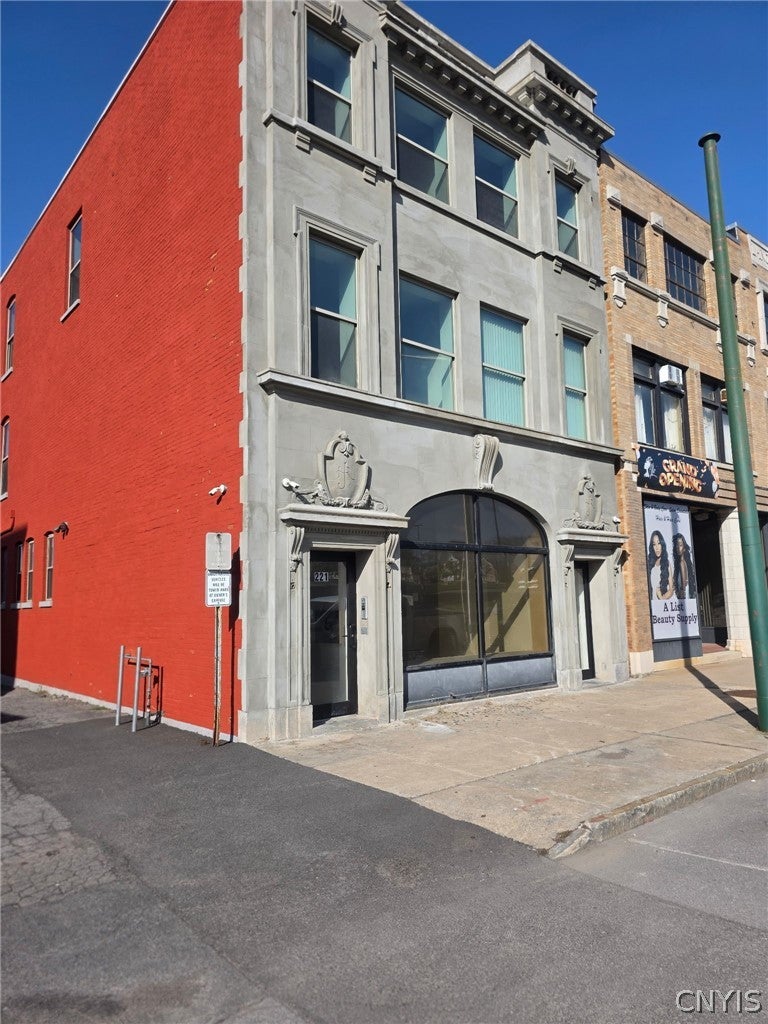 221 Elizabeth Street — photo