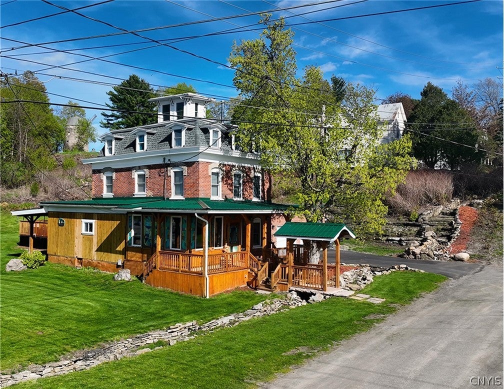 200 Gouverneur Street — photo
