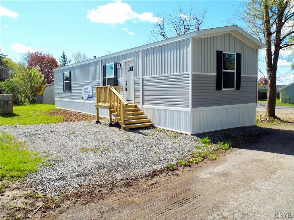4294 Caledonia Avon Rd — photo